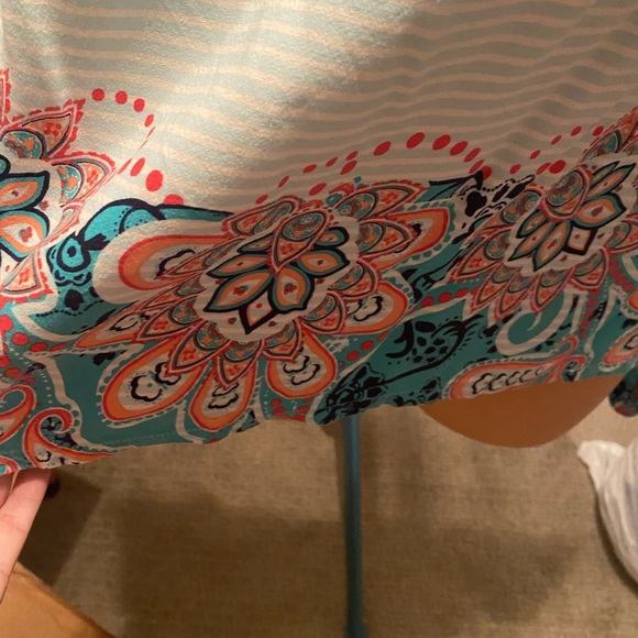 🎄5/25 Red Camel Top, Very Colorful! - Picture 2 of 6